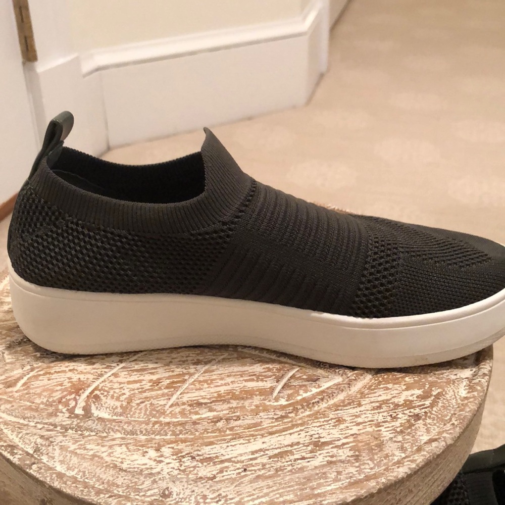 Shoes - Picture 2 of 4